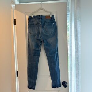 Judy Blue size 5/27 Jean.  Lighter wash.